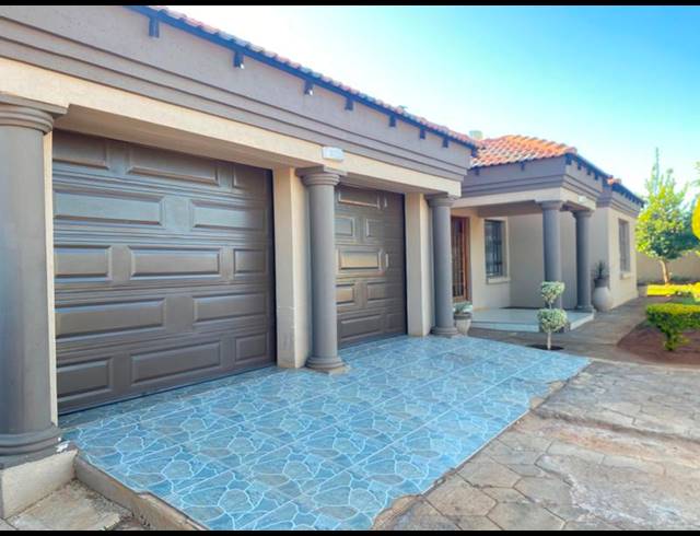 4 BEDROOM HOUSE FOR SALE IN CHROOM PARK